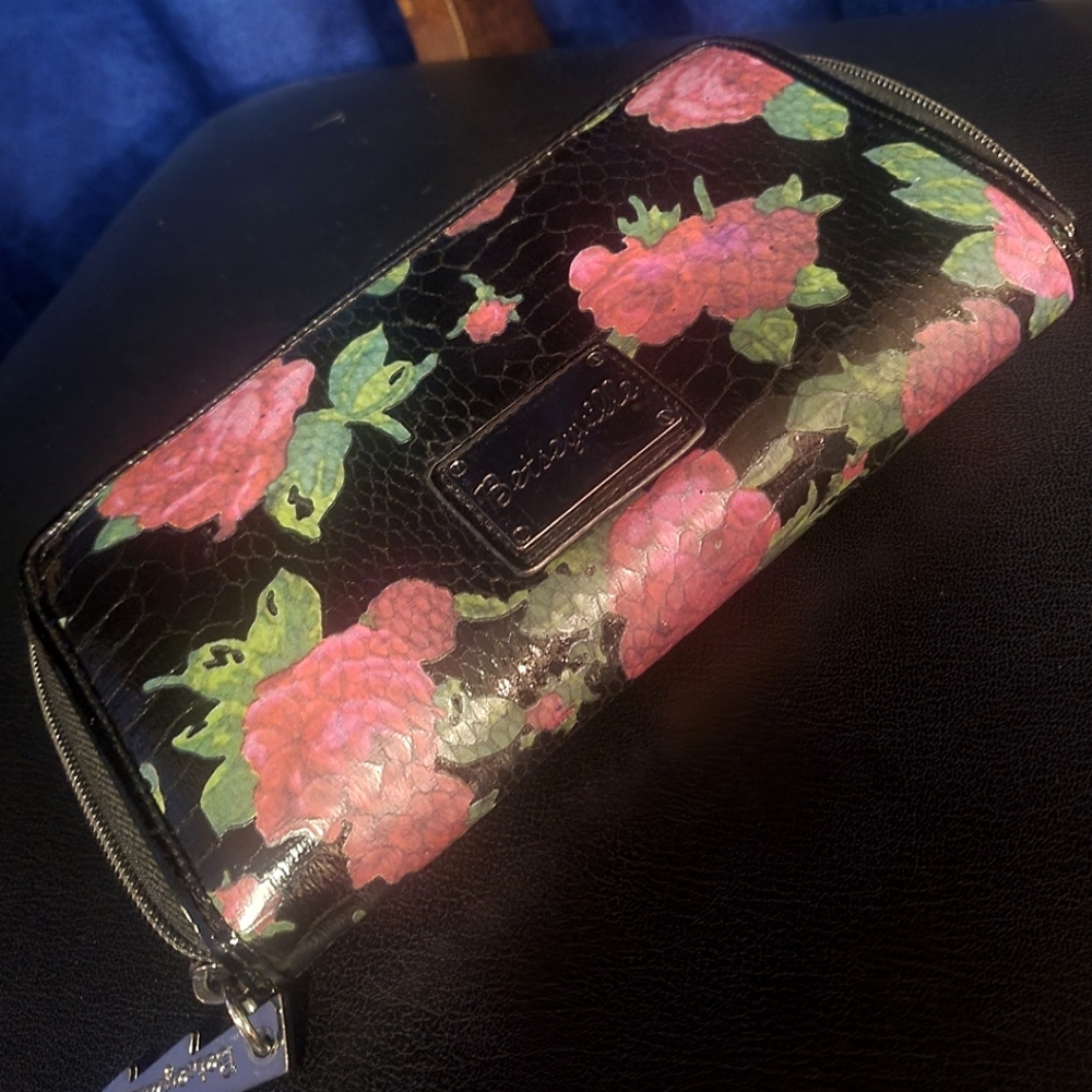 💕Betsey Johnson Rose Wallet!